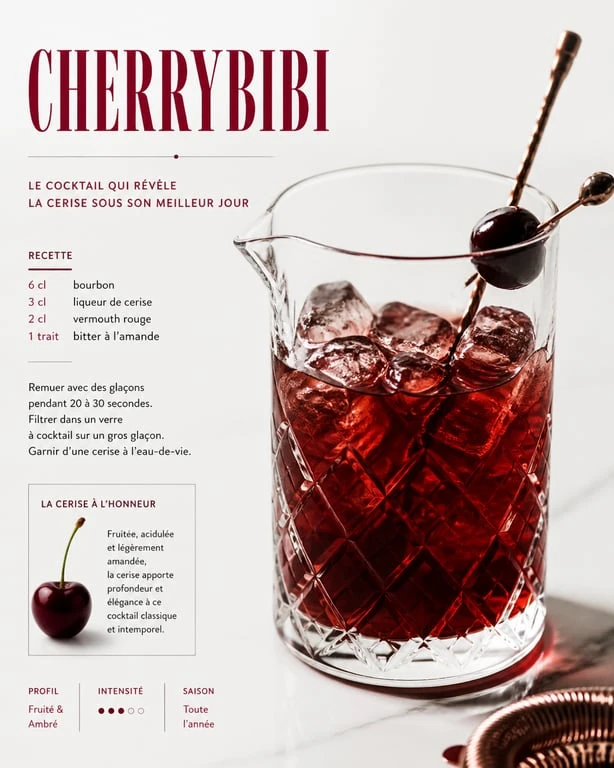 Cocktail Cherrybibi au cherry brandy liqueur dans un verre élégant