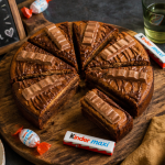 Gateau Kinder moelleux avec Kinder Maxi et Schoko-Bons