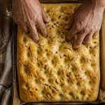 Recette focaccia Cyril Lignac : focaccia dorée alvéolée, romarin et huile d’olive