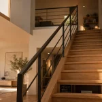 Type escalier en bois avec trémie et rangements sous marches